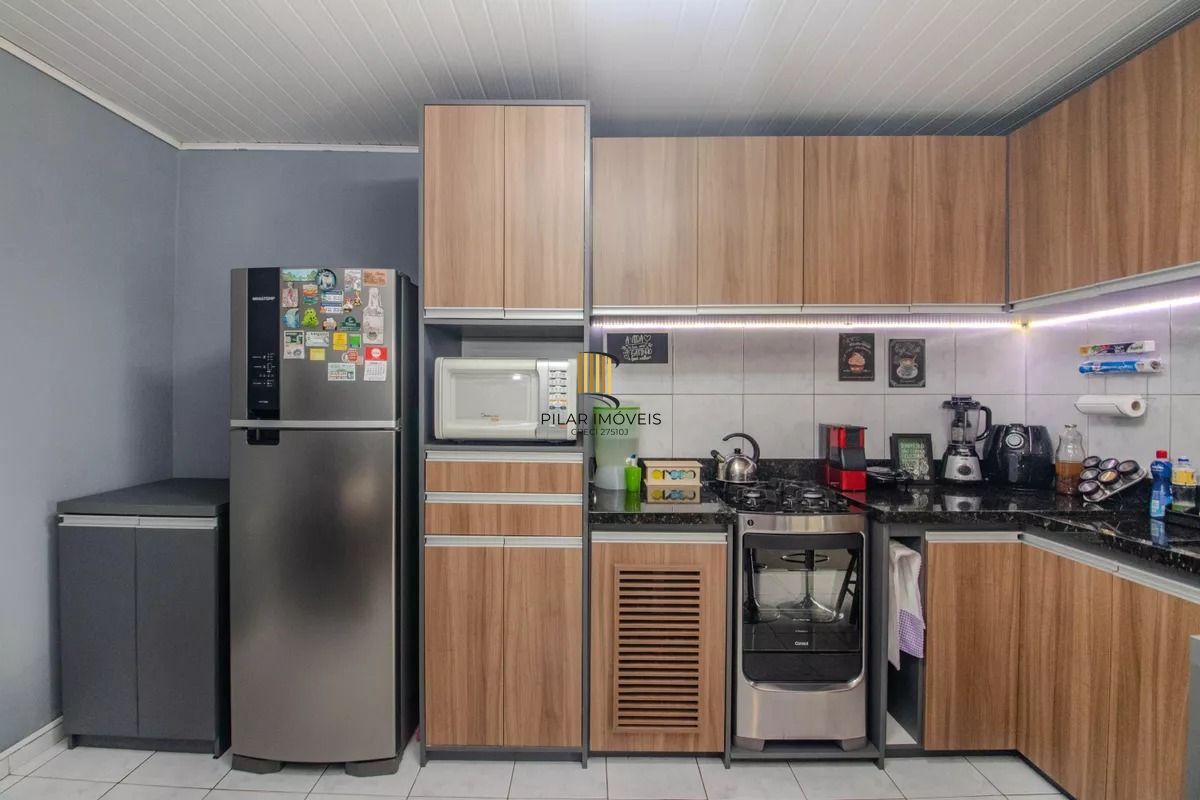 Casa com 1 quarto, churrasqueira e 4 vagas no bairro Sarandi