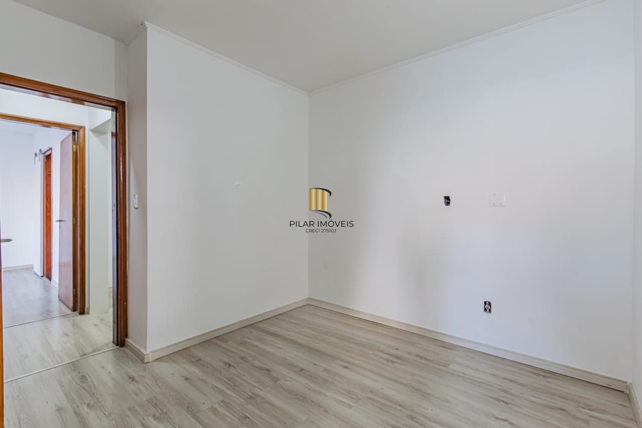 Casa com 3 dormitórios e 4 vagas no Bairro Jardim Lindóia