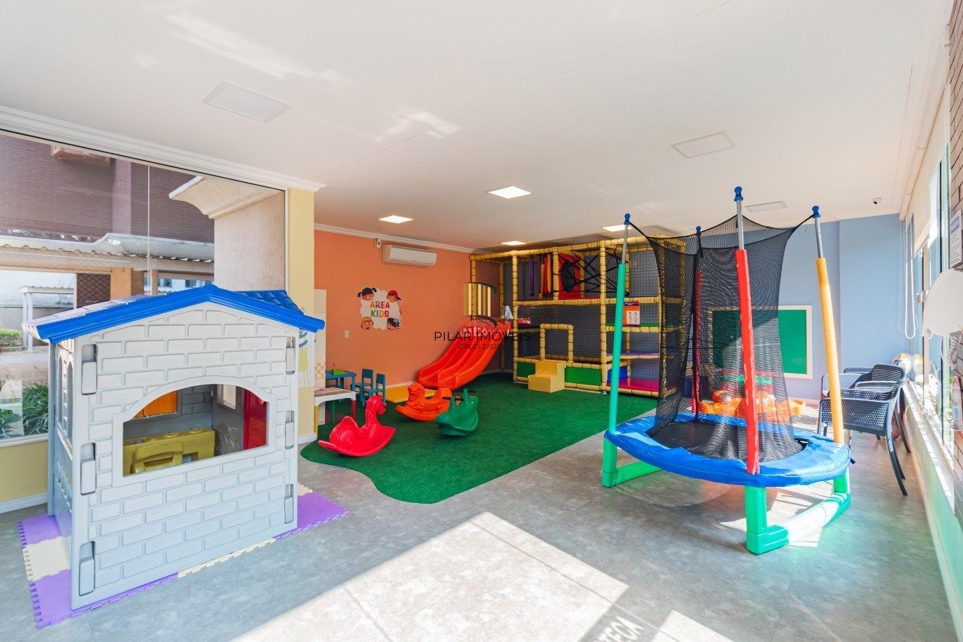 Apartamento com 3 quartos(1 suíte) e 2 vagas de garagem no Bairro Petrópolis
