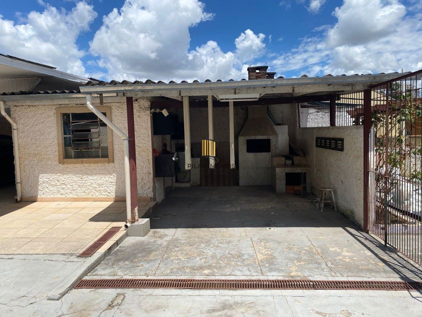 Casa de 2 dormitórios e 2 vaga de garagem em Vila Eunice Cachoeirinha.