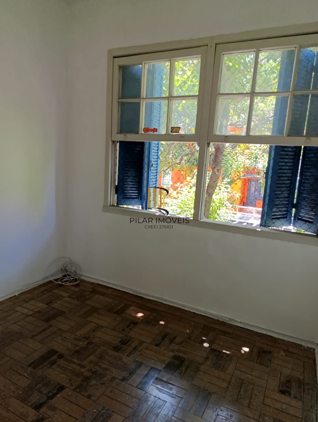 Apartamento de 2 quartos, sacada no bairro Mont' Serrat.