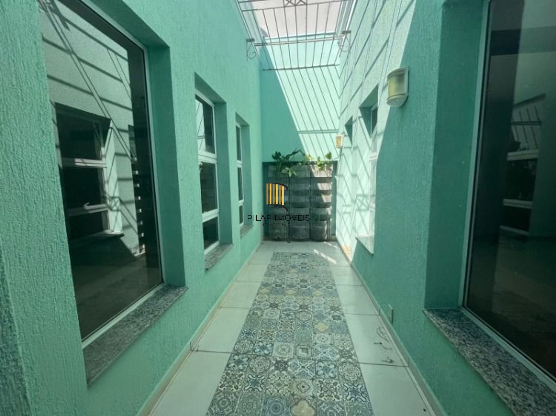 Casa de 2 dormitórios e 2 vagas de garagem em Canoas.