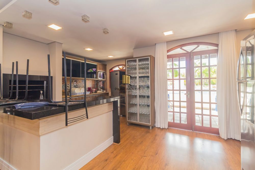 Casa em Condomínio com 4 quartos, 1 suíte e 300m² à venda em Ecoville.