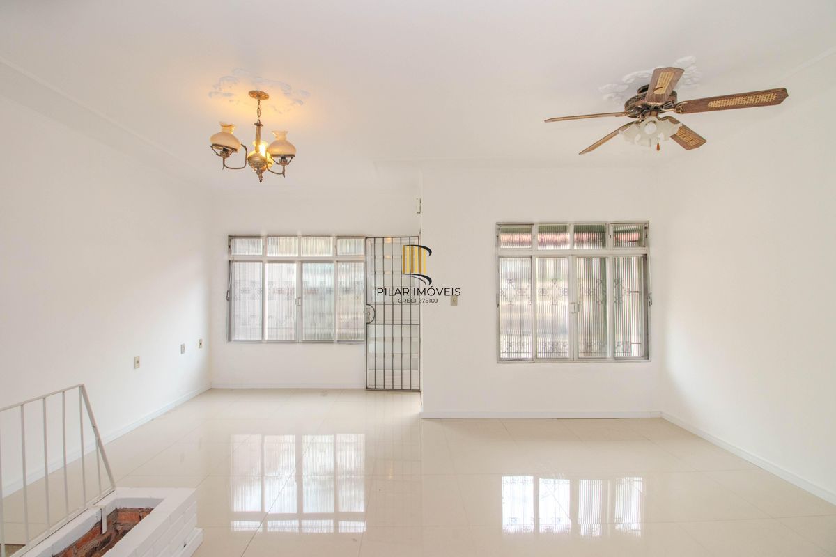 Casa com 3 dormitórios no Bairro Jardim Floresta