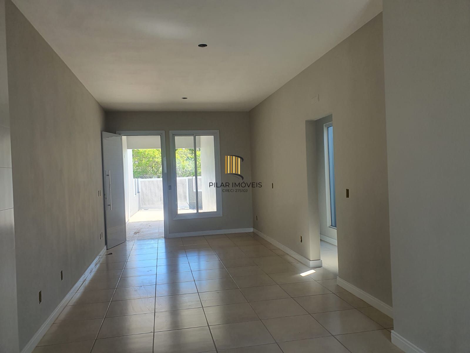 Casa geminada com 2 quartos e vaga de garagem no bairro Cruzeiro do sul