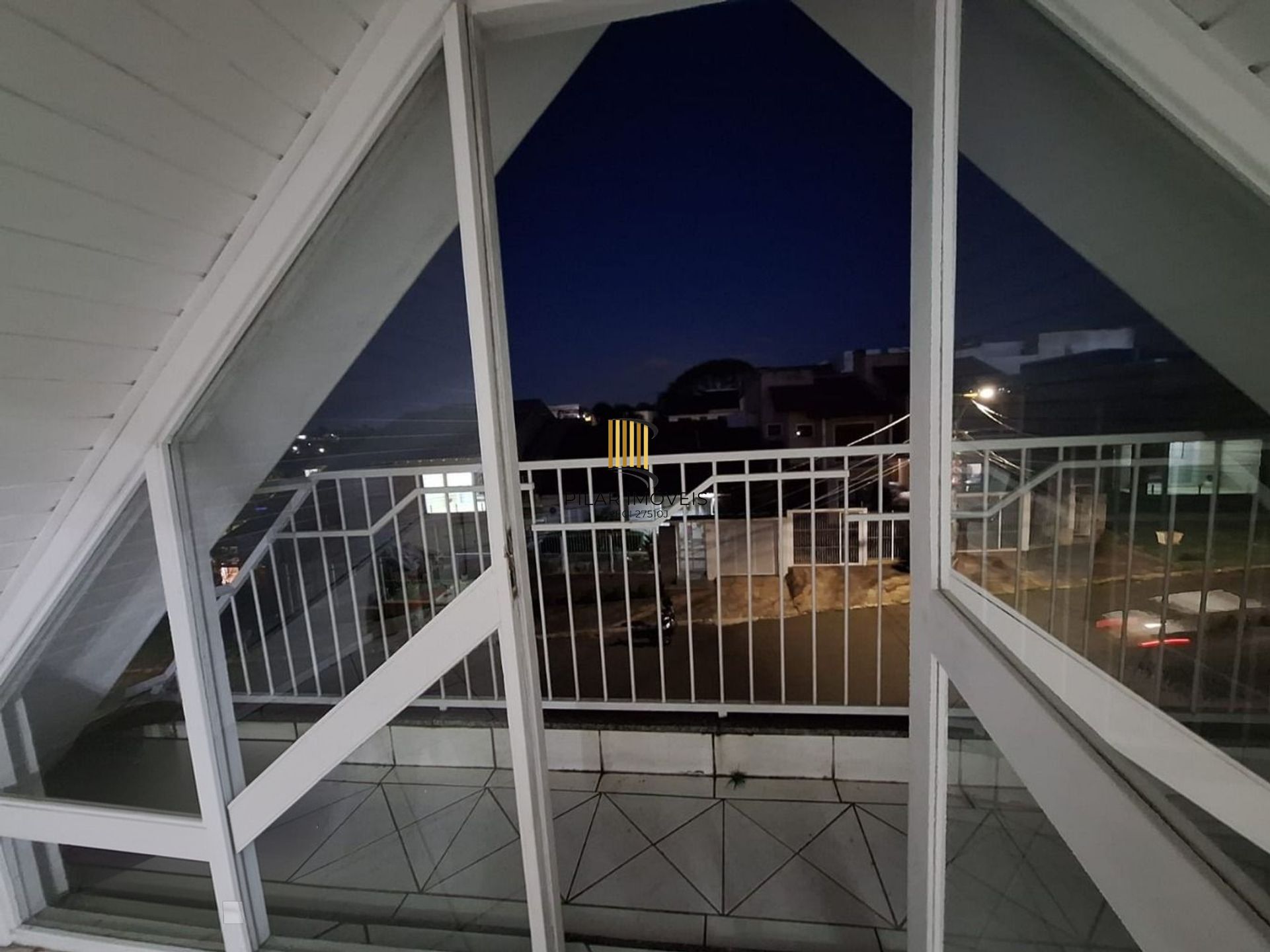 Casa de 2 pisos, 3 dormitórios e 2 vagas de garagem coberta em Canoas.