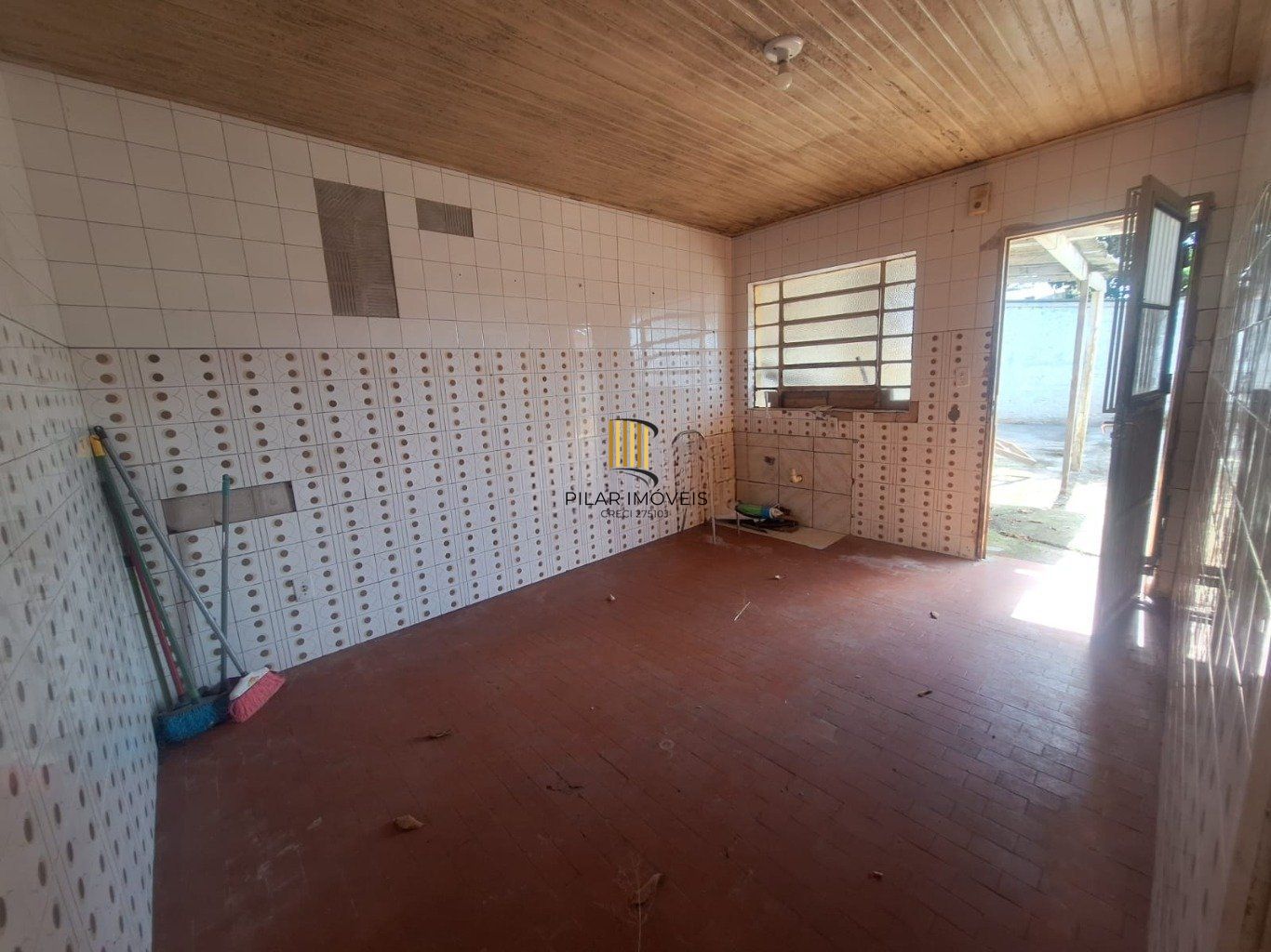 Casa de 2 dormitórios e 2 vagas de garagem em Canoas.