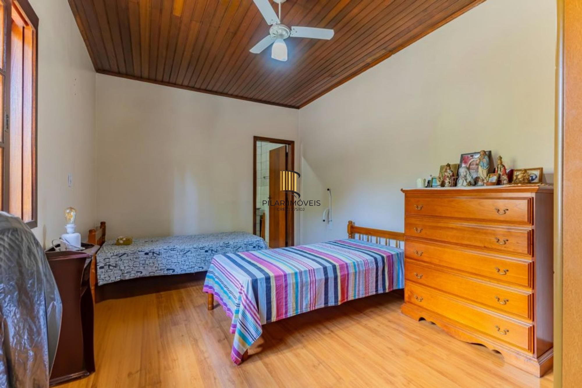 Casa com 1.640,00m², 3 dormitórios, 4 vagas à venda Rua Marista.