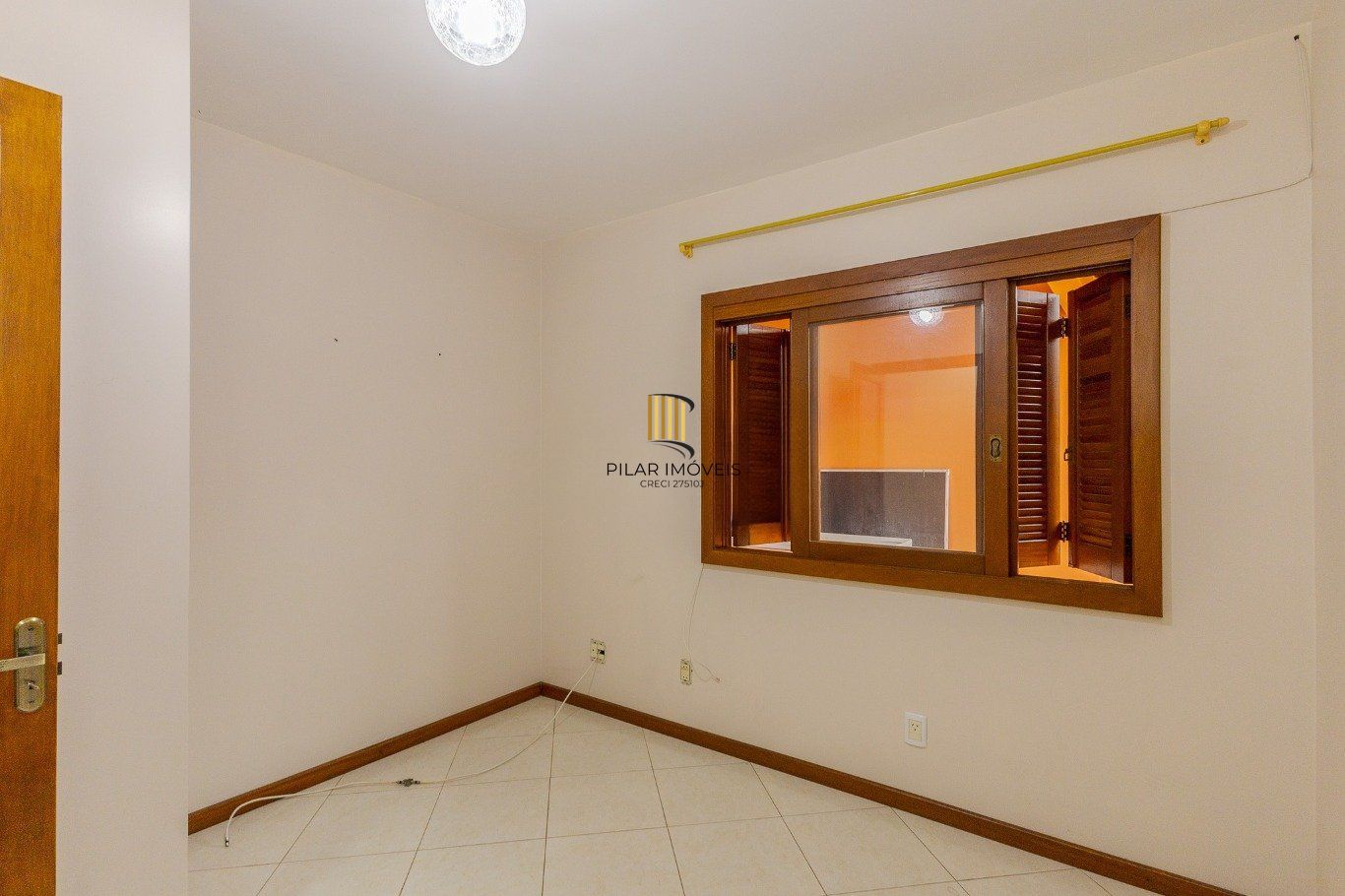 Casa com 4 dormitorios, 2 vagas de garagem em Canoas