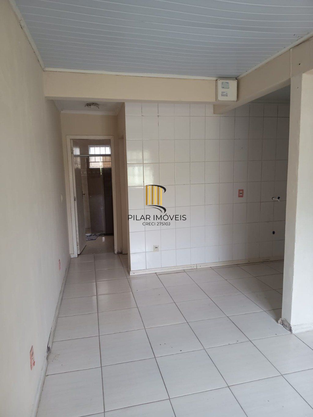 Casa com 2 dormitórios e 2 vagas de garagem em Canoas.