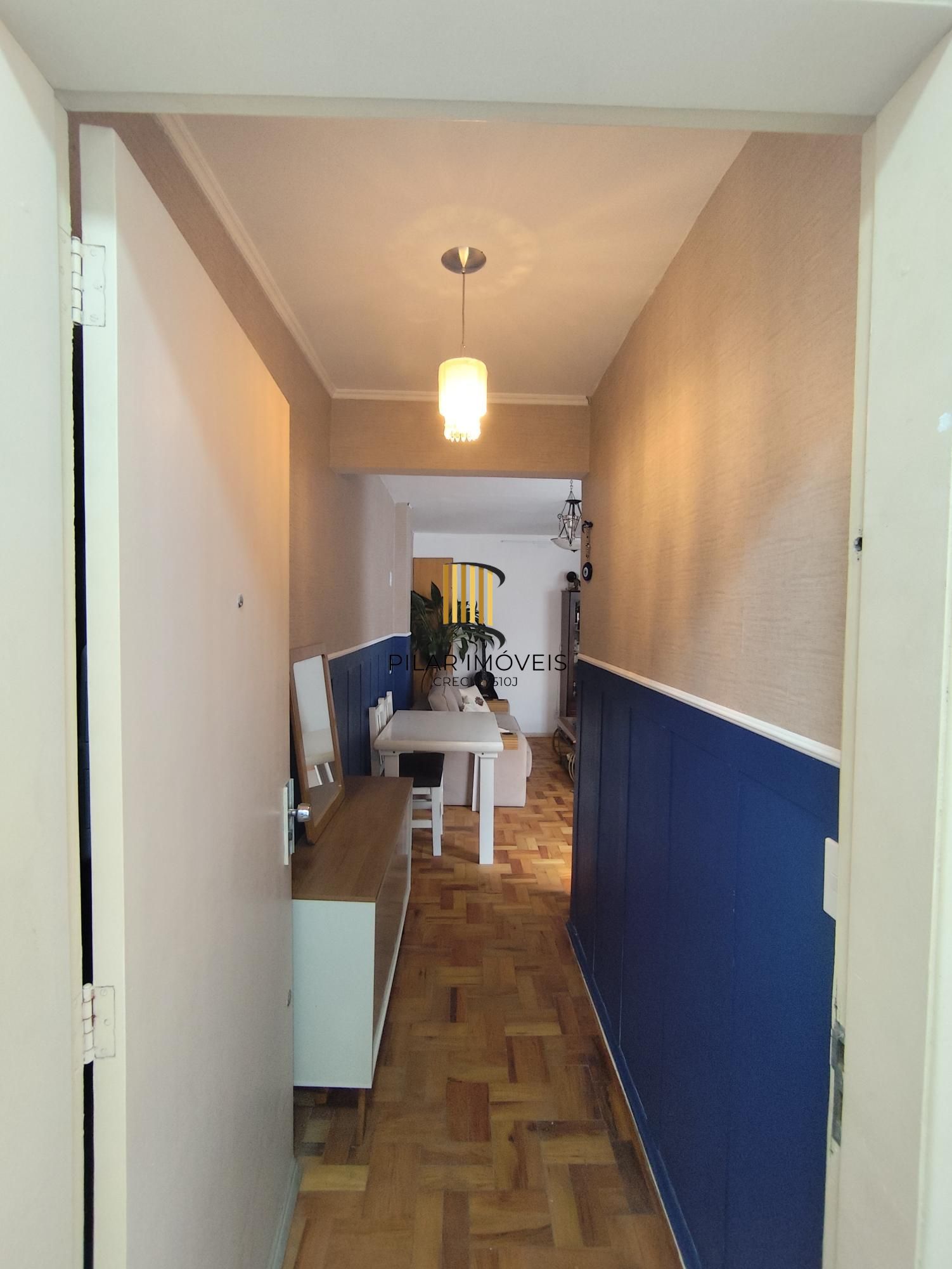 Apartamento semi mobiliado de 2 quartos e 2 vagas no bairro Petrópolis