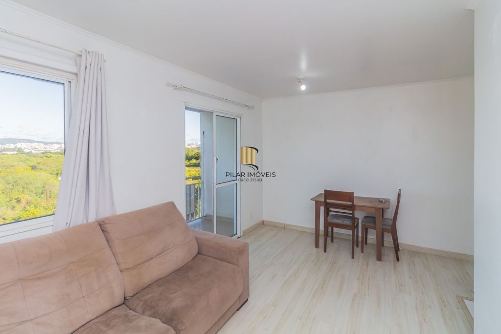 Apartamento com 2 dormitórios e 1 vaga de garagem no Bairro Humaitá