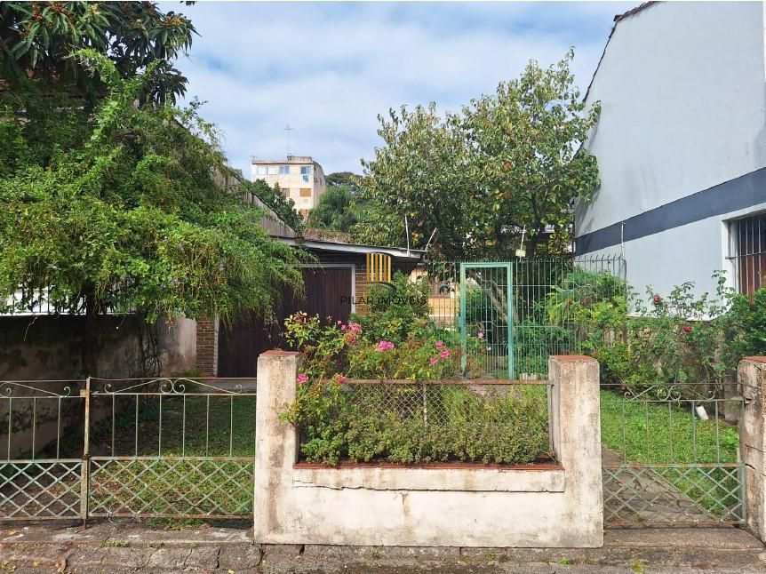 Casa com Terreno de 213m² na Azenha em Porto Alegre
