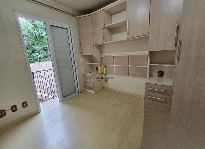 Casa em condomínio fechado de 3 dormitórios,2 vagas no bairro Parque Santa Fé.