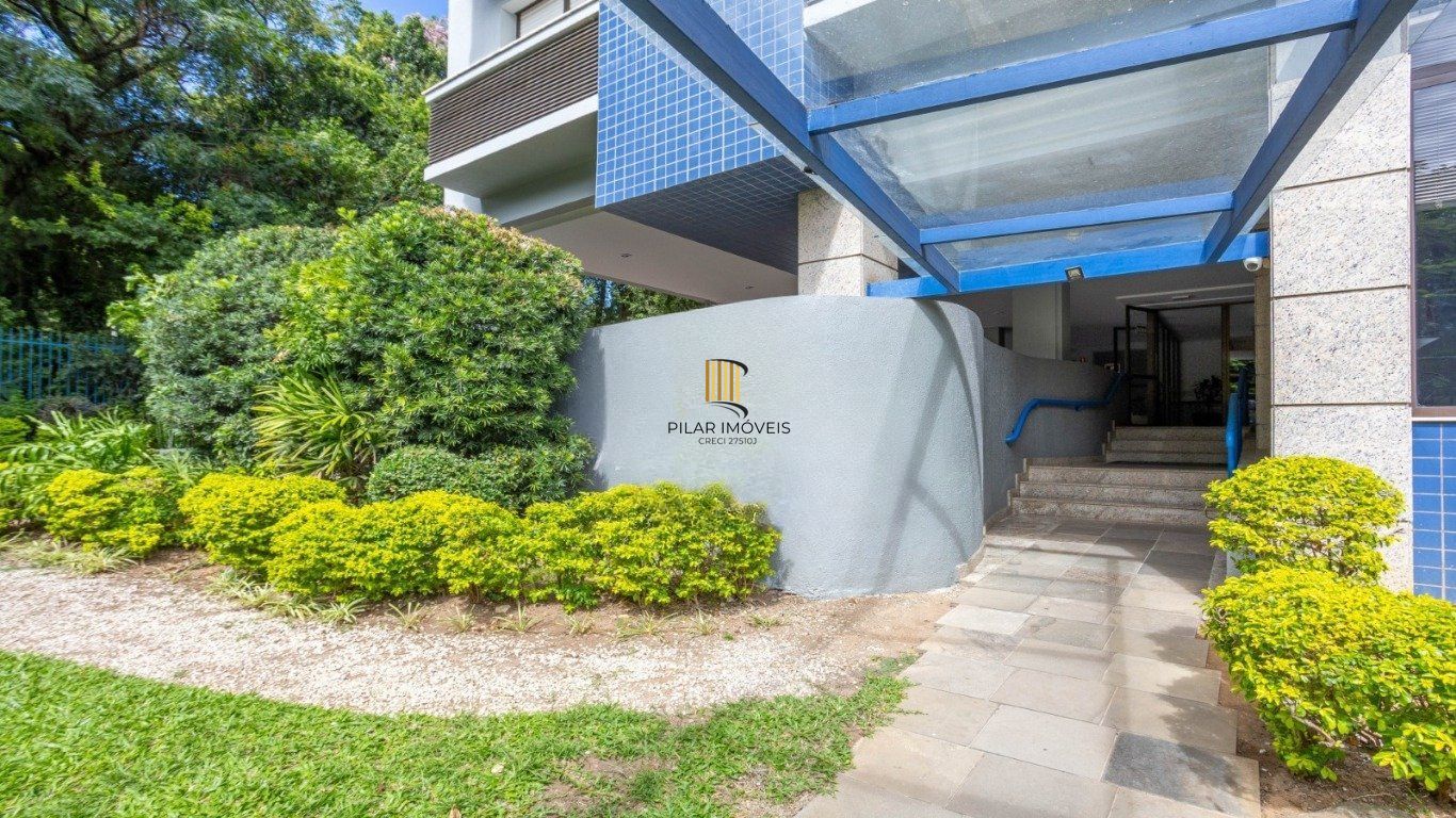 Cobertura com 3 Quartos, 1 suíte, 2 vagas e 211m²  no Petrópolis.