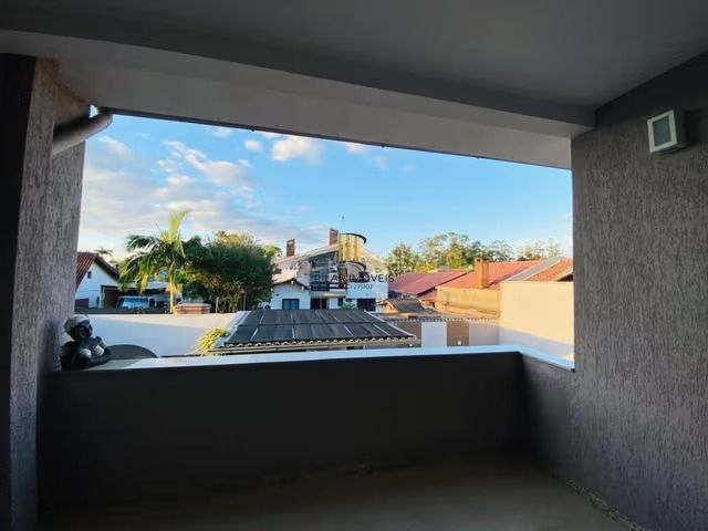 Casa de 3 dormitórios, elevador e 3 vagas de garagem em Canoas.