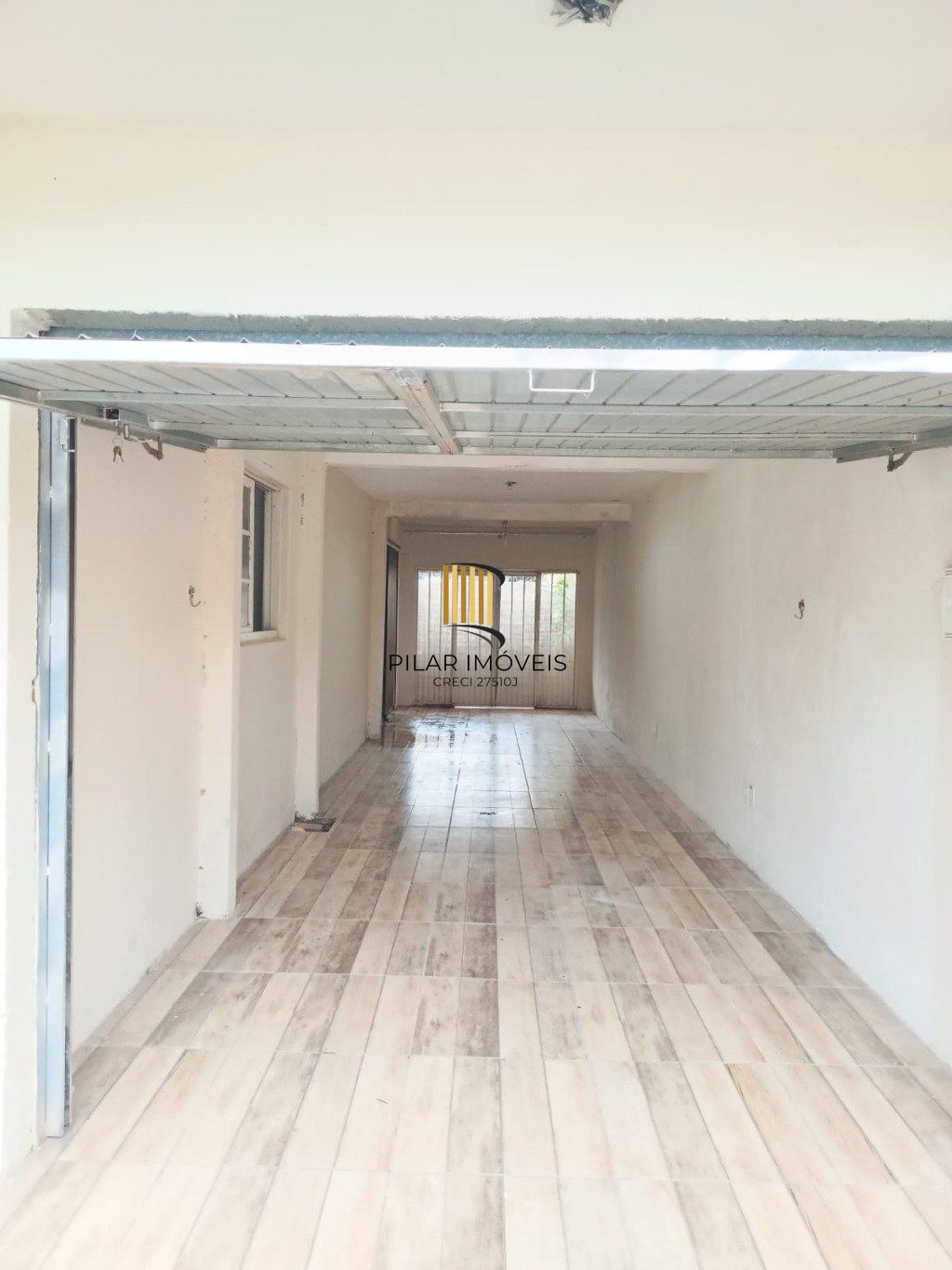 Casa com 2 dormitórios e 2 vagas de garagem em Canoas.