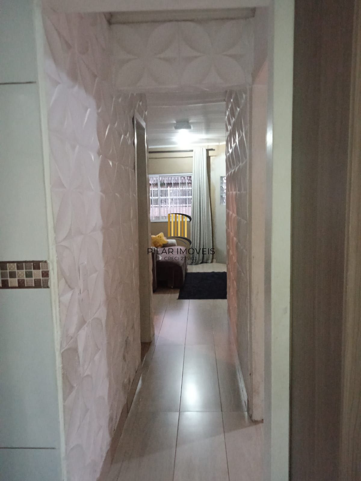 Casa com Piscina à Venda na Vila Elsa – 3 Dorms e Garagem Coberta