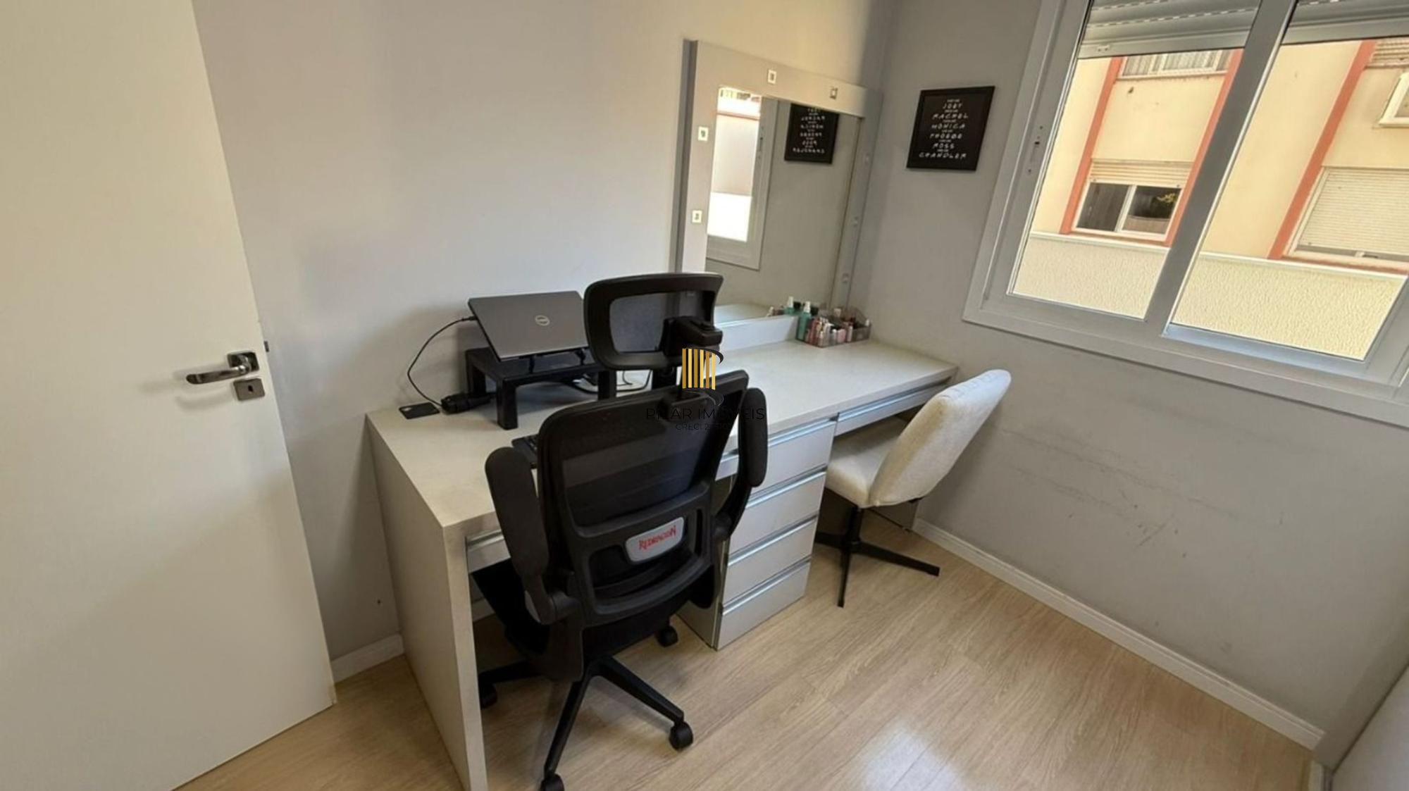 Apartamento de 2 dormitórios, elevador e 1 vaga de garagem em Canoas.