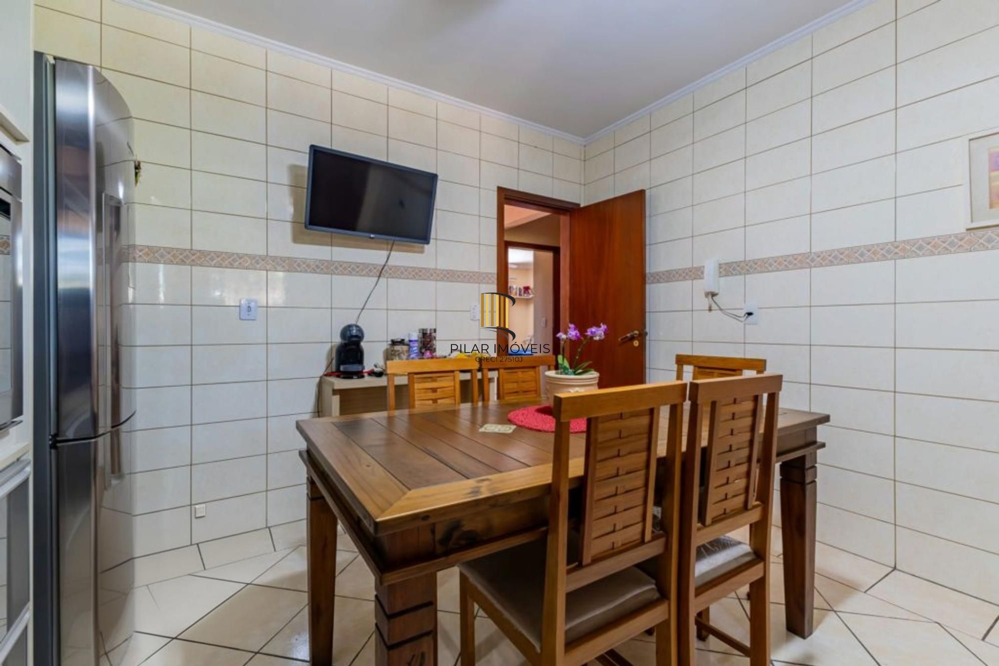 Casa com 1.640,00m², 3 dormitórios, 4 vagas à venda Rua Marista.