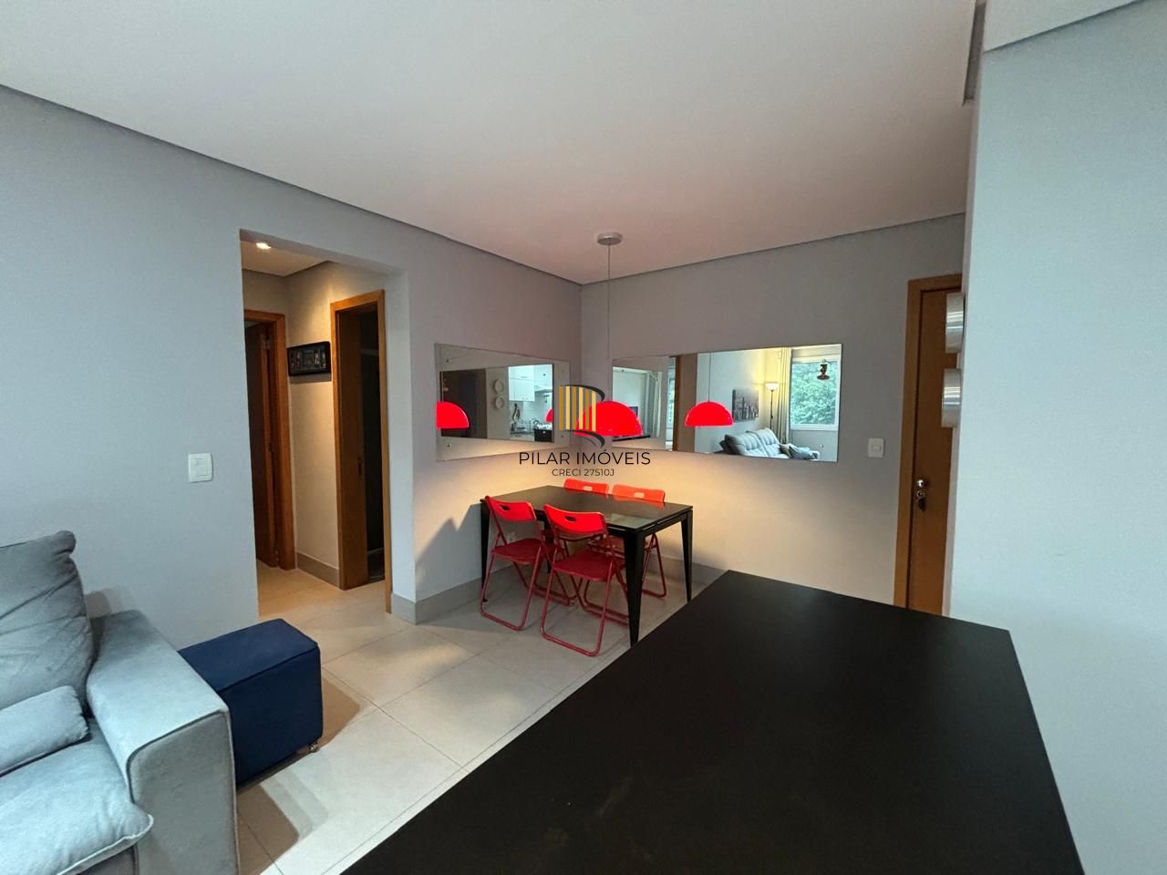 Apartamento mobiliado de 2 dormitórios e duas vagas bairro Agronomia