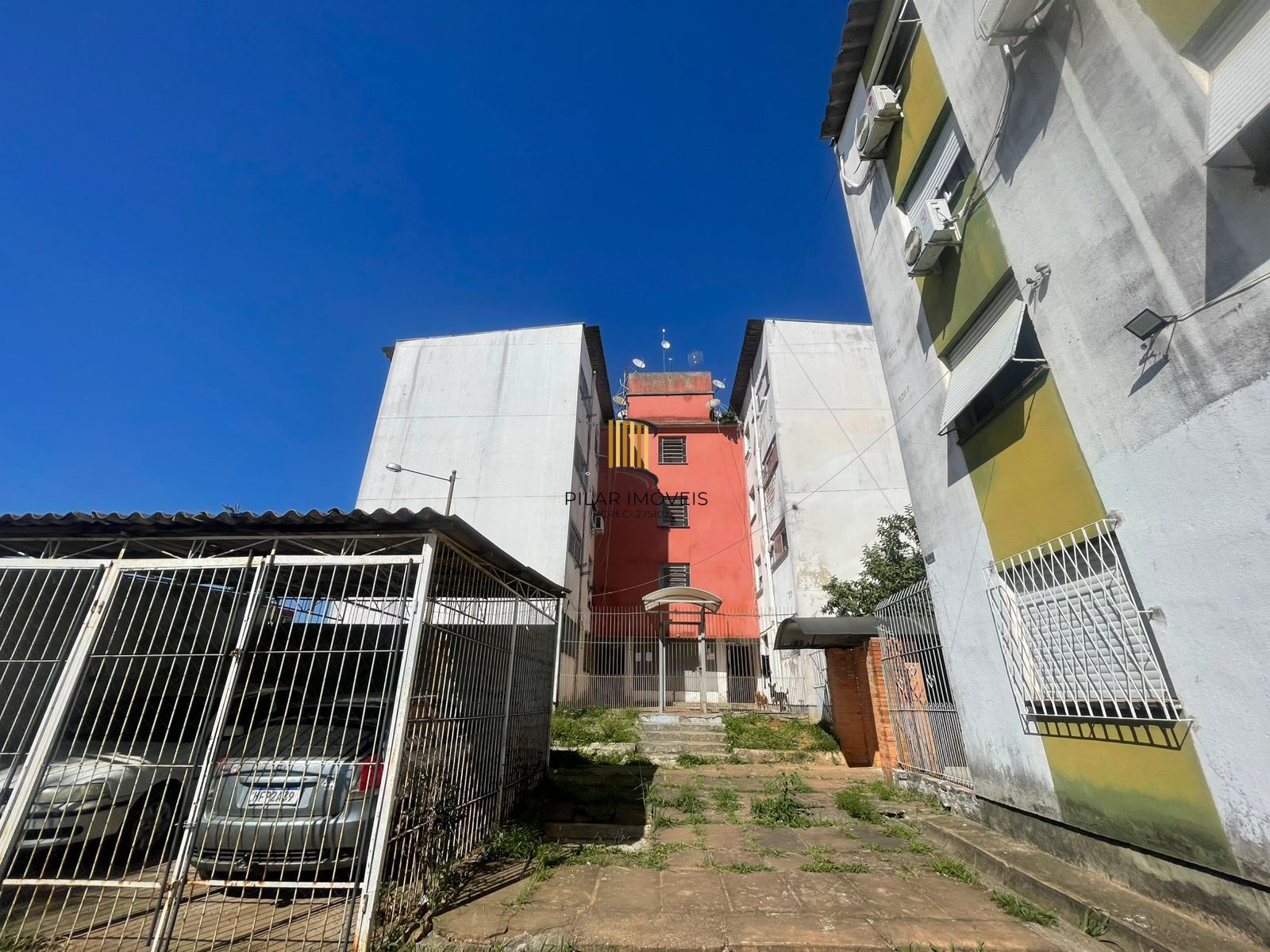 Apartamento térreo com 2 dormitórios no Bairro Parque dos Maias