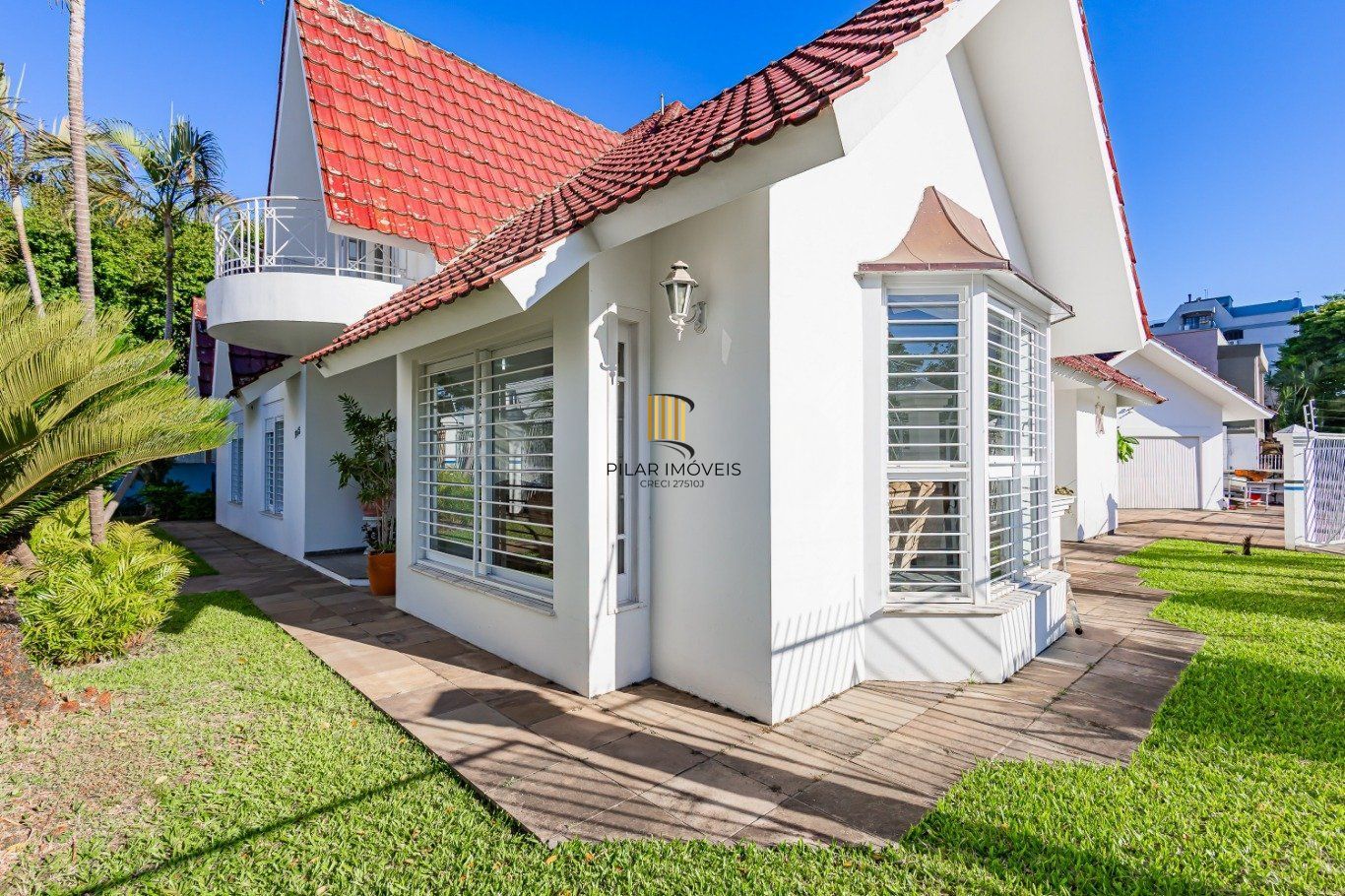 Casa com 3 dormitórios, 2 vagas de garagem no bairro Marechal Rondon em Canoas.