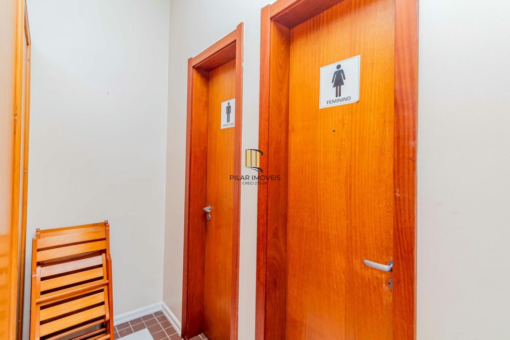 Apartamento com 3 quartos, vaga e elevador no Bairro Menino Deus