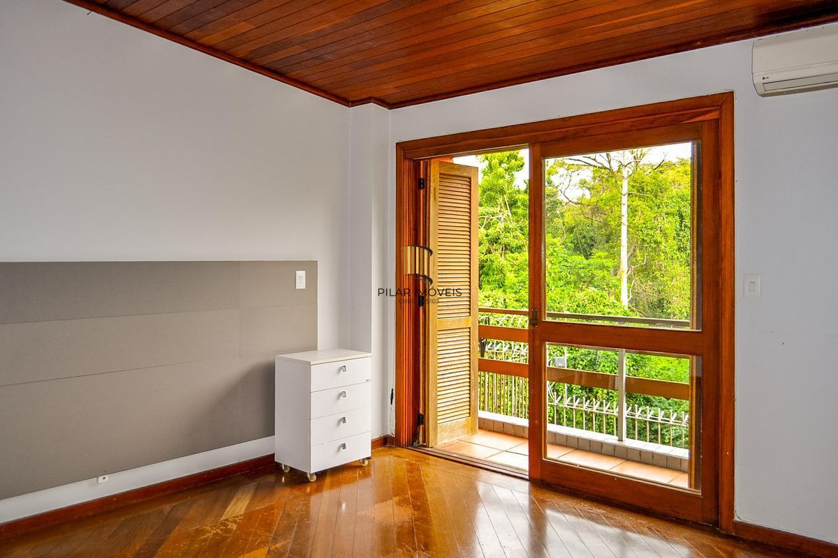 Ótima Casa condomínio pronta para morar, semi mobiliada, Bairro Menino Deus