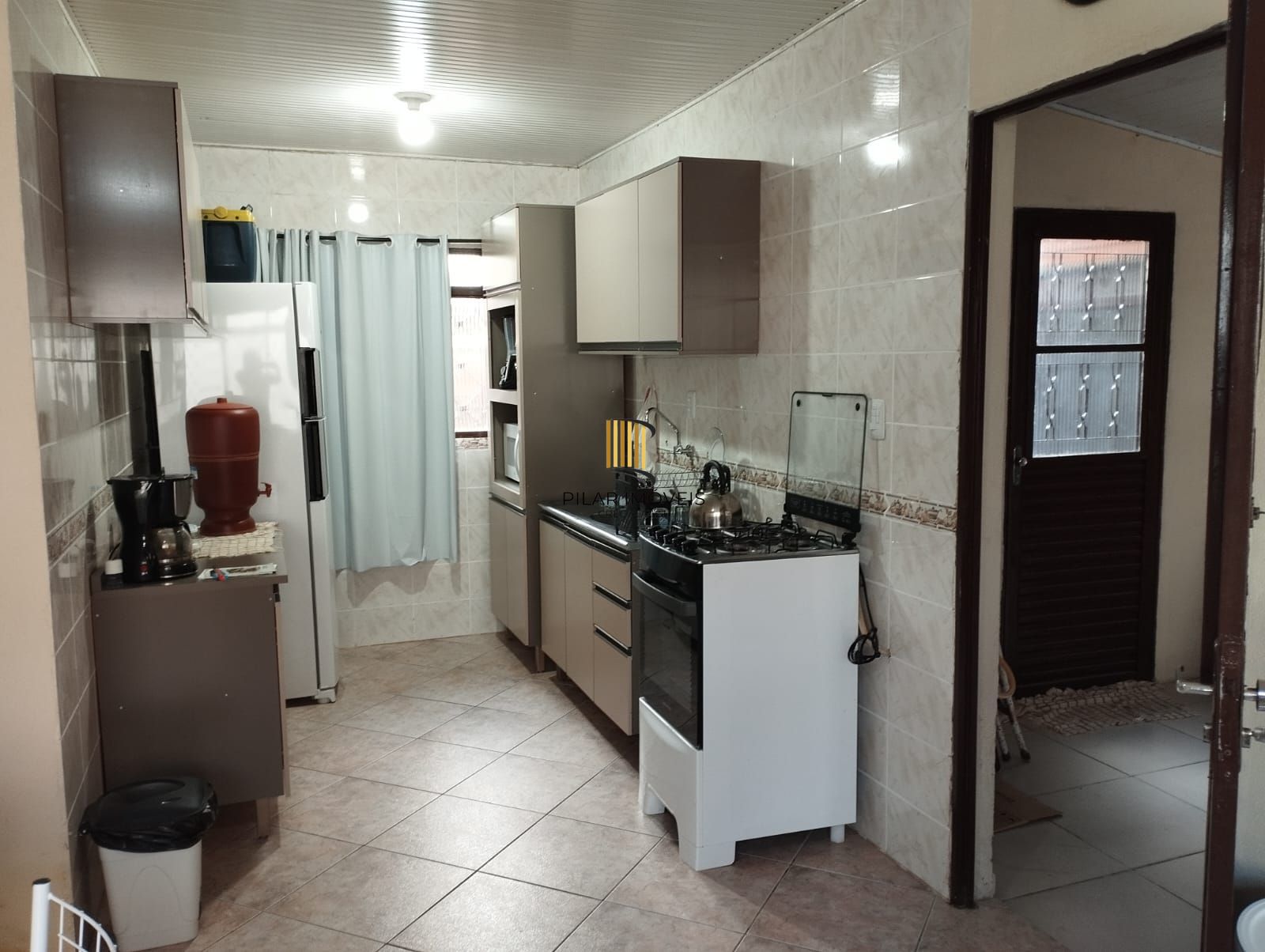 Casa de 4 dormitórios e 2 vagas de garagem em Canoas.