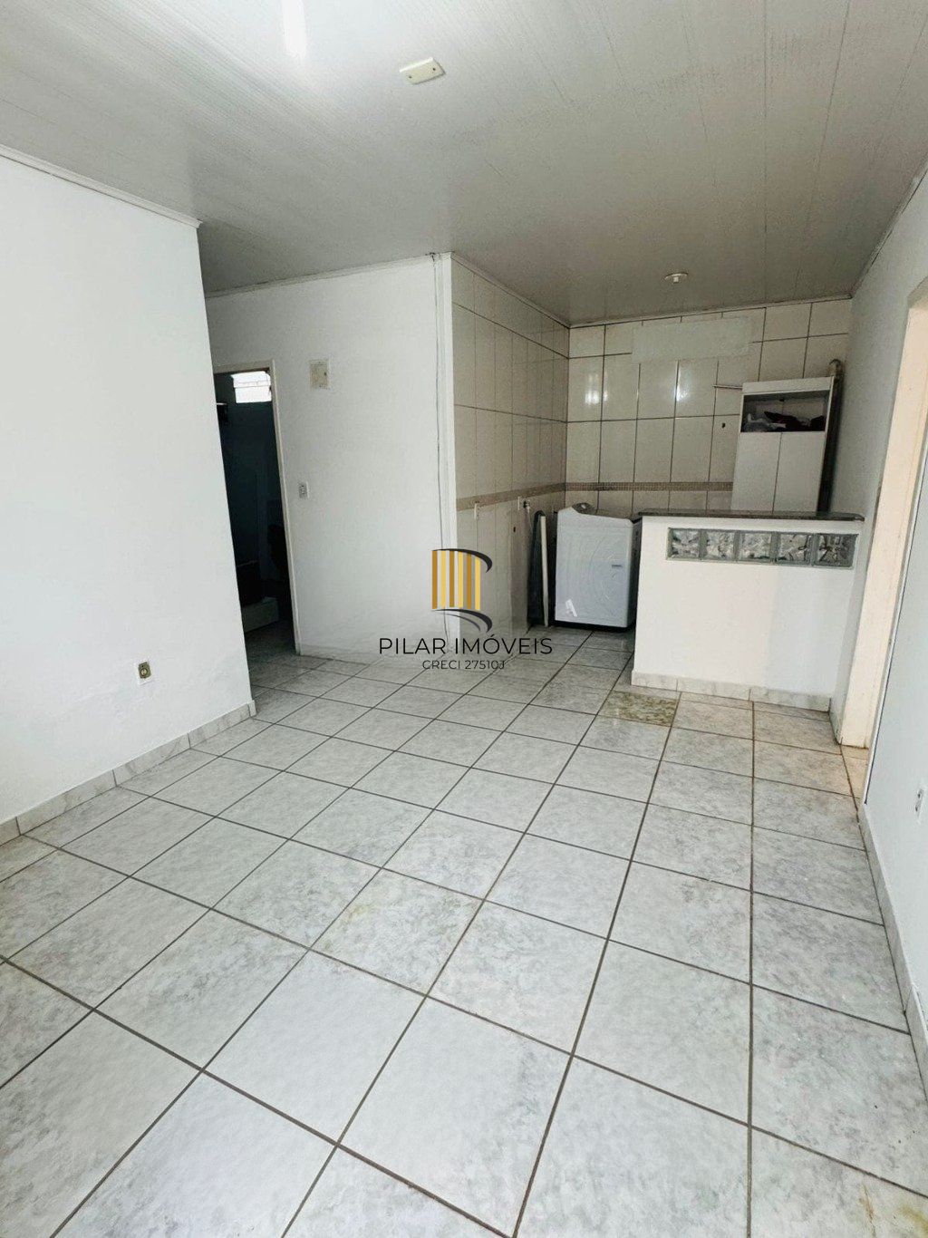 Casa de 4 dormitórios e 2 vagas de garagem no Bairro Monte Carlos Cachoeirinha.