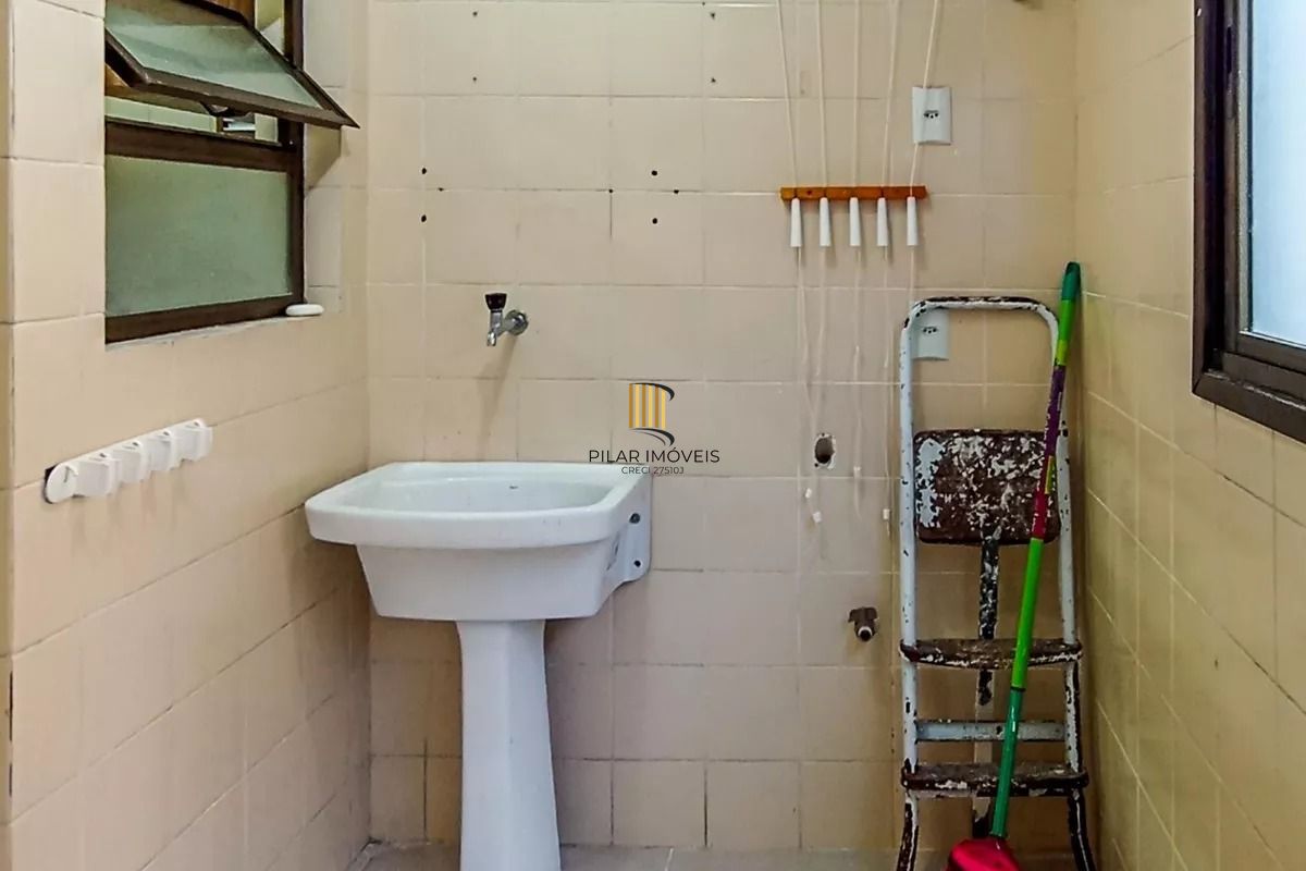 Apartamento com 3 Dormitórios, elevador vaga e 2 Sacadas no Menino Deus