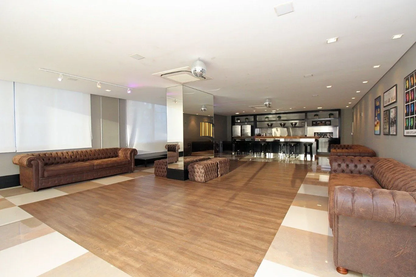 Apartamento com 3 quartos, 3 suítes e 128m² à venda em Menino Deus.