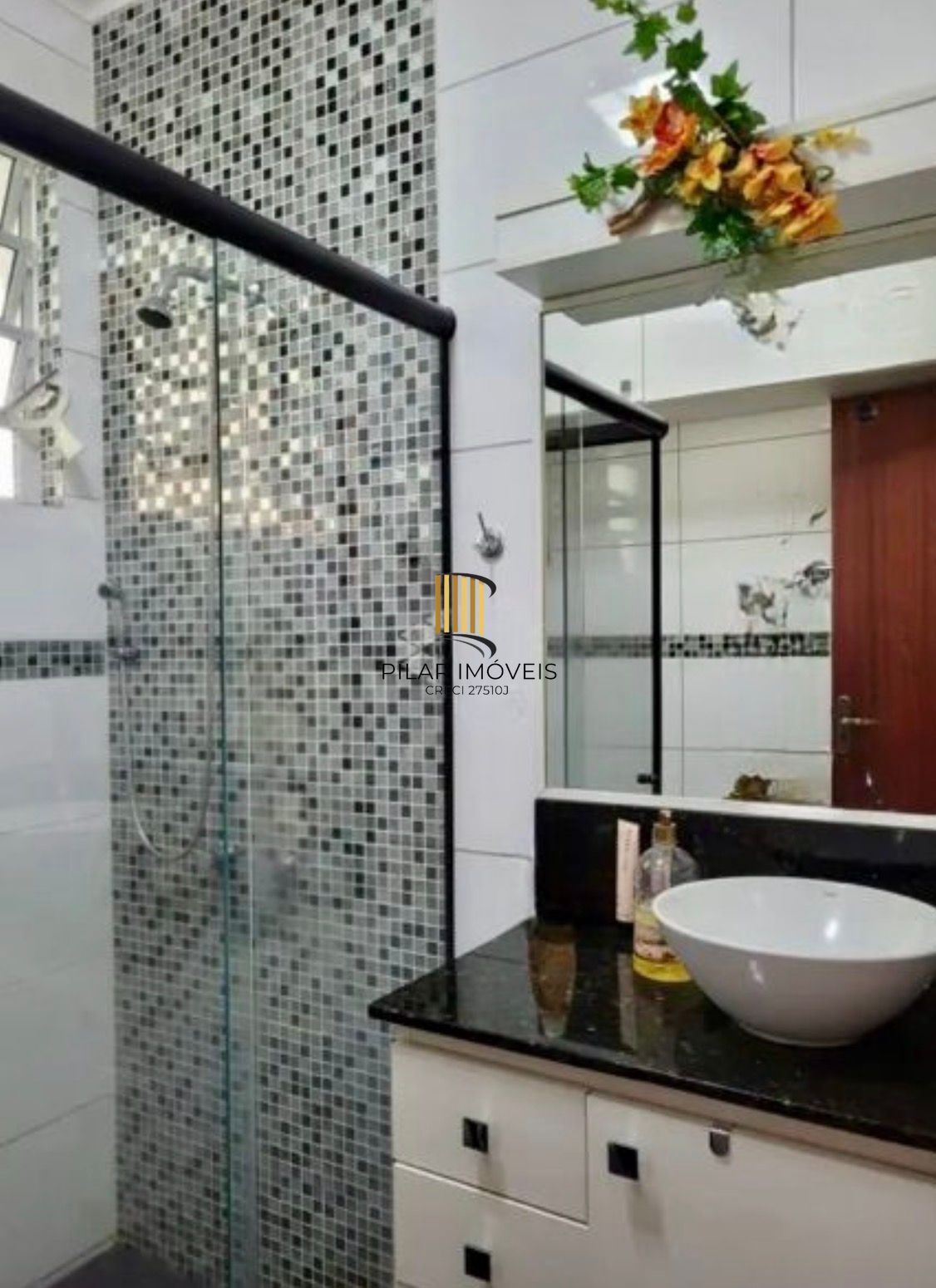 Casa com 3 dormitórios e edícula 1 d no Bairro Jardim Floresta