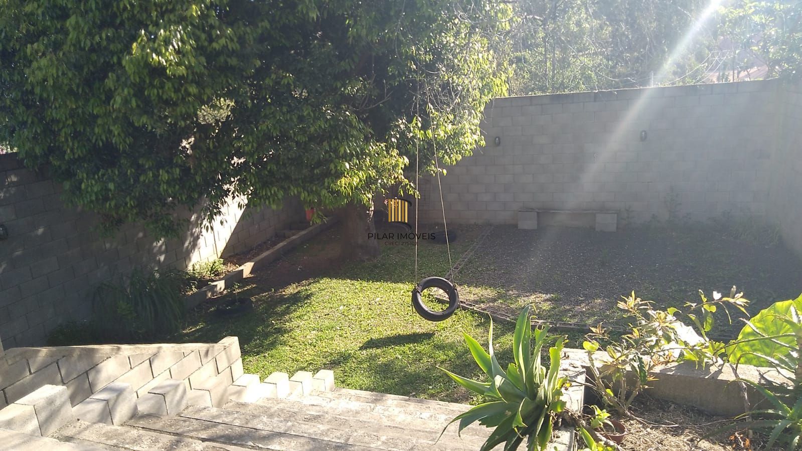 Casa de 2 quartos, churrasqueira, pátio, 2 vagas no bairro Lomba do Pinheiro - Pilar Imóveis