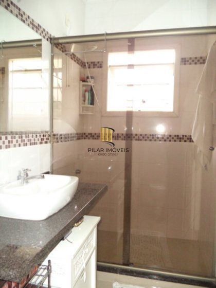 Casa com 4 dormitórios, 1 suíte, 260 m² privativos, 3 vagas no Ecoville.