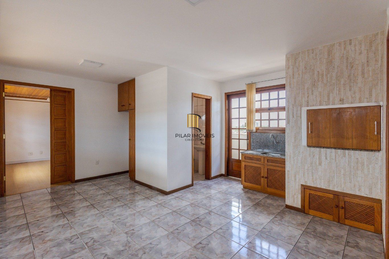 Cobertura com 4 quartos, 1 suíte e 2 vagas no bairro Passo da Areia.