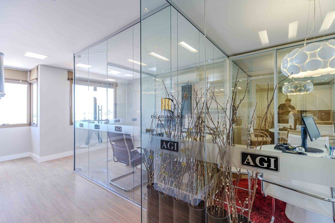 Sala comercial, 2 vagas, elevador e restaurante no bairro Praia de Belas