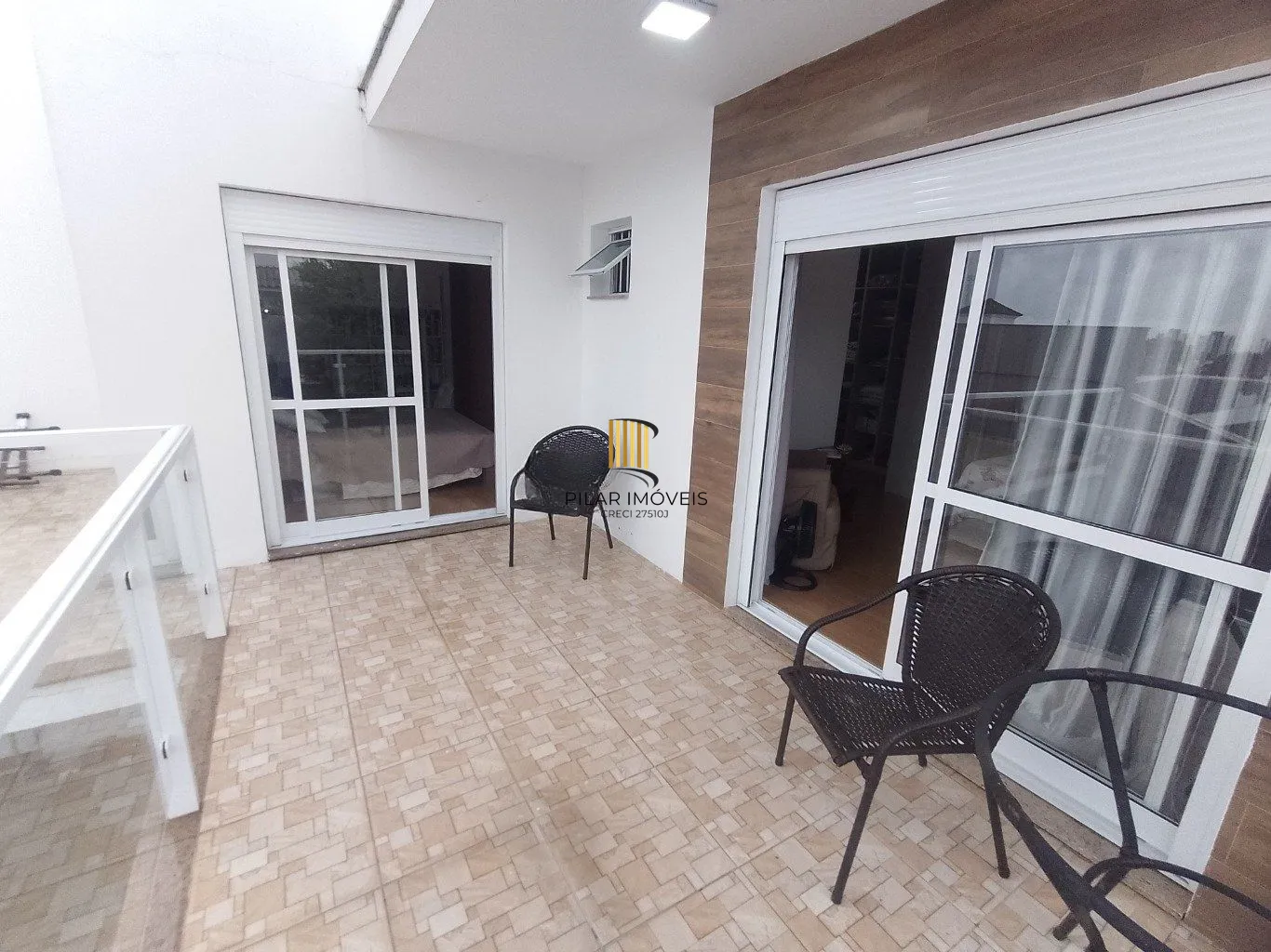 Casa de 5 dormitórios, piscina e 4 vagas de garagem em Canoas.