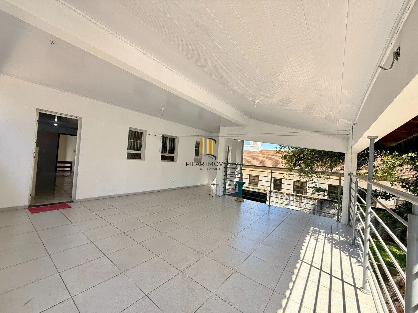 Casa de 4 dormitórios e 3 vagas de garagem em Canoas.