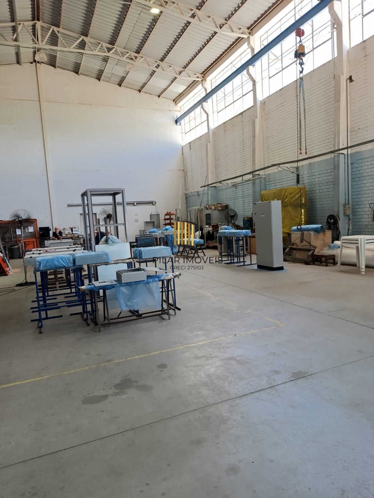 Pavilhão com 2500m de área construida no bairro Sarandi