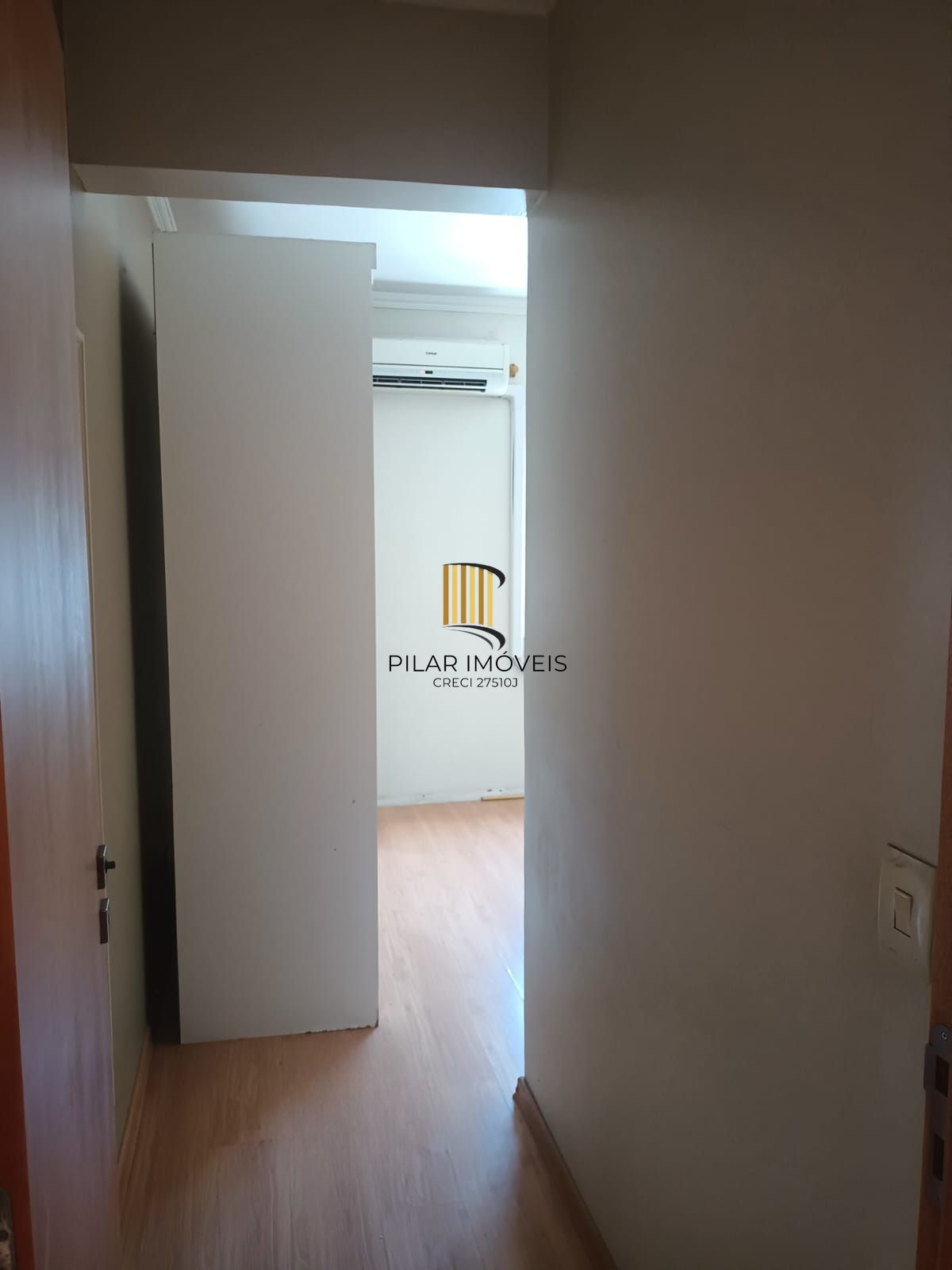 Apartamento com 2 dormitórios, elevador e 2 vagas de garagem em cachoeirinha.