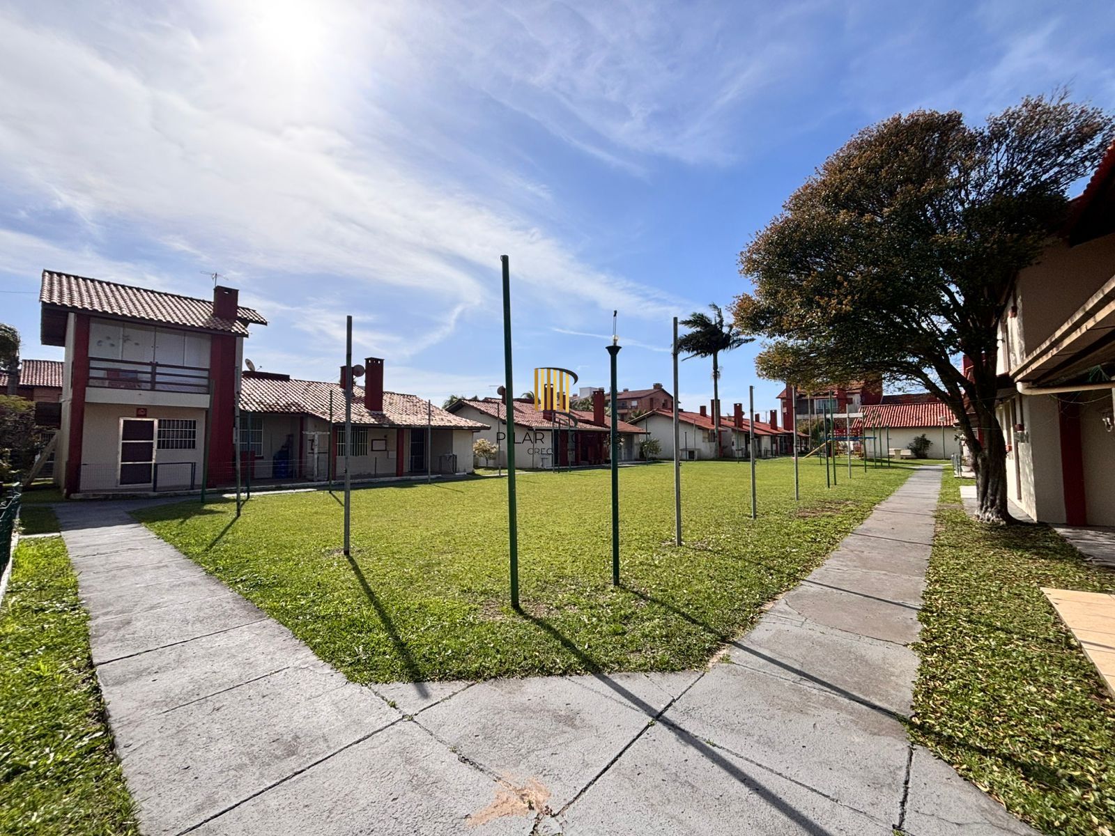 Sobrado 2 dormitórios com suite Condomínio Fechado Capão Novo