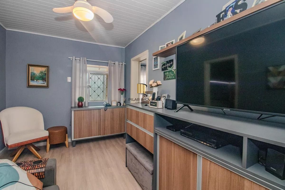 Casa com 1 quarto, churrasqueira e 4 vagas no bairro Sarandi