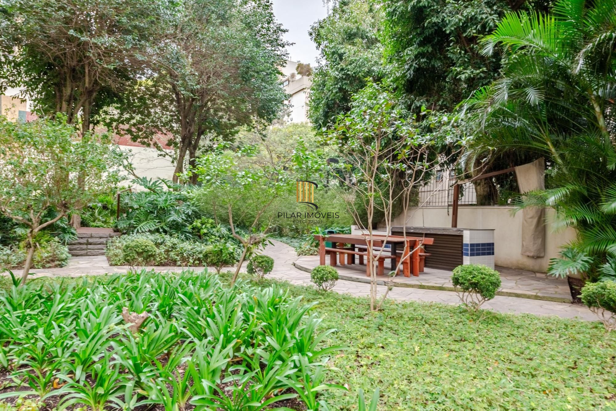 Apartamento de 3 dormitórios no bairro Menino Deus