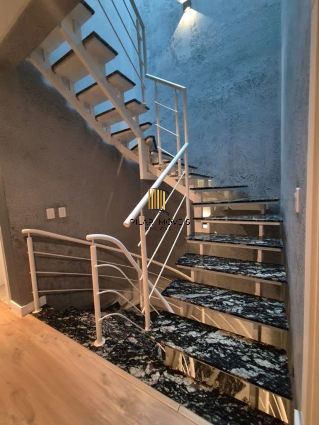 Casa de 3 dormitórios e 2 vagas de garagem coberta Canoas.