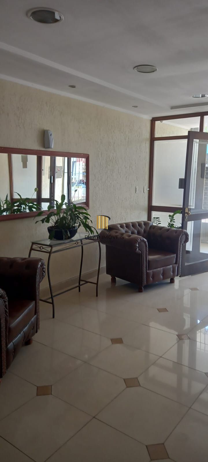 Apartamento com 2 quartos,1 vaga de garagem e elevador no bairro Navegantes