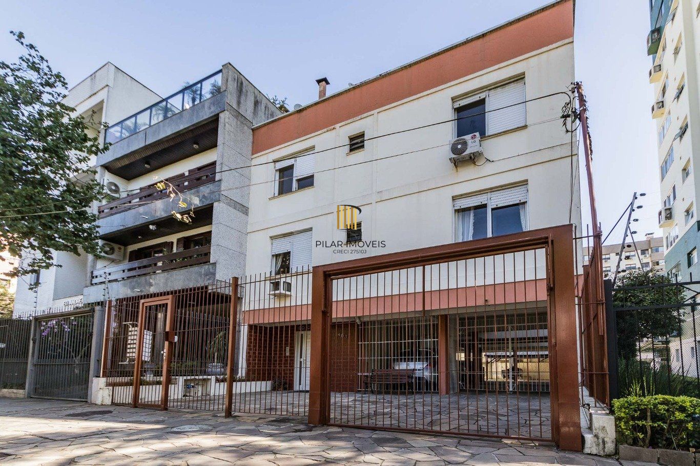 Apartamento 2 quartos, 1º andar, sol da manhã, vaga coberta - Pilar Imóveis