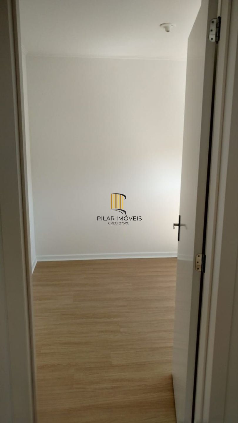 Apartamento de 2 dormitórios, elevador e 1 vaga de garagem.