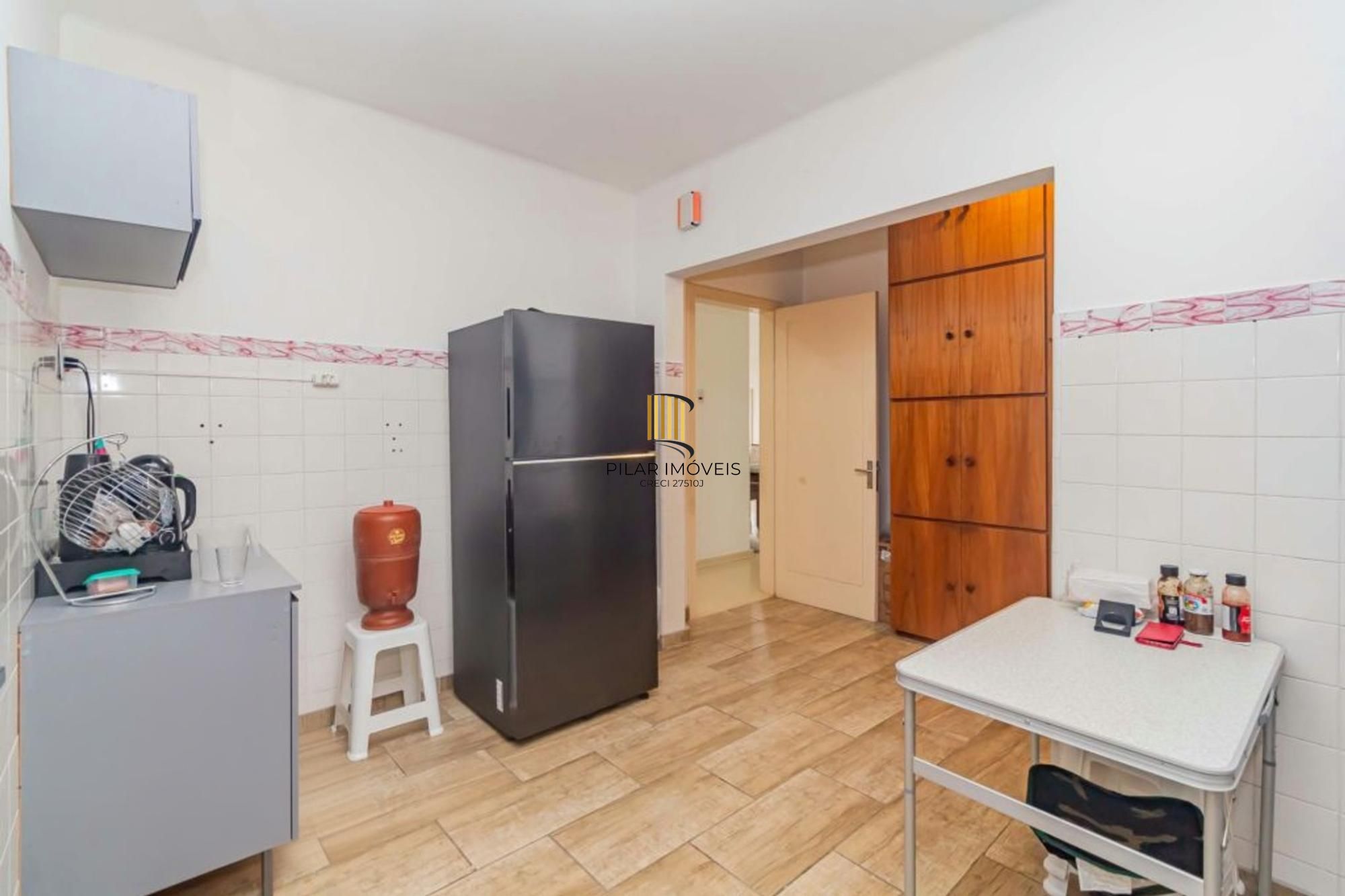 Apartamento semi mobiliado 2 dormitórios bairro Petrópolis